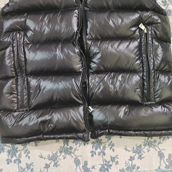 Moncler Padded Logo-Patch Down Jacket Gilet - Picture 2 of 9
